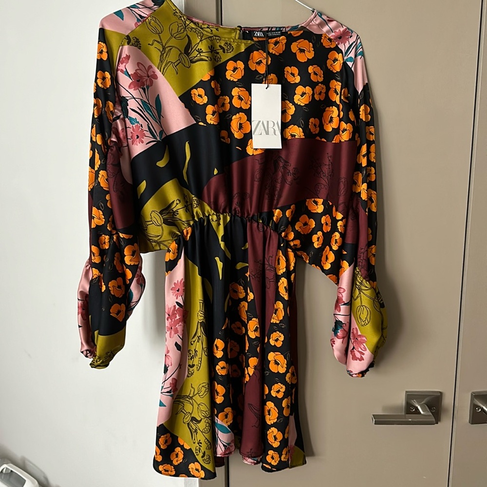 Zara dress. Size Small. Floral Multi Color. Cinched waist. High neck.